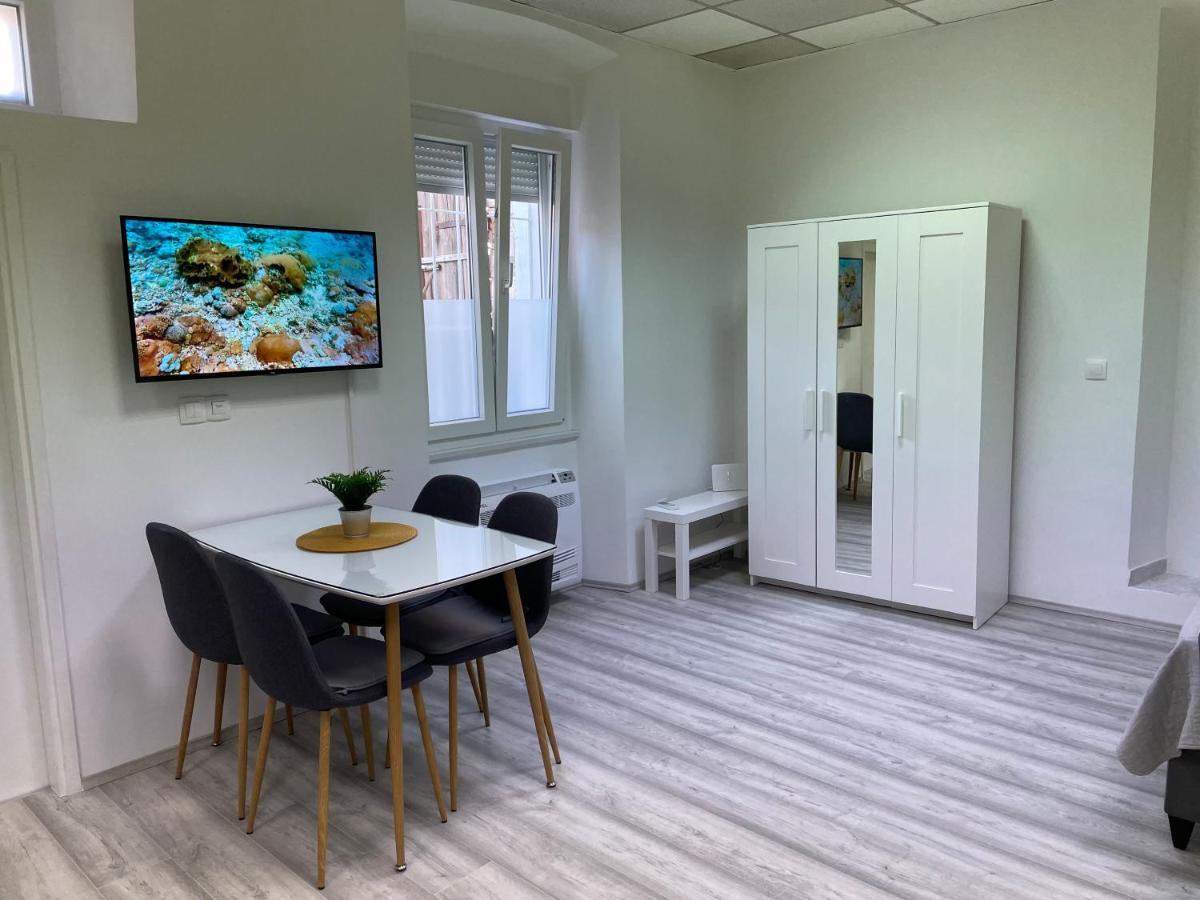 Apartment Studio Beauty In Centar Пула Екстериор снимка