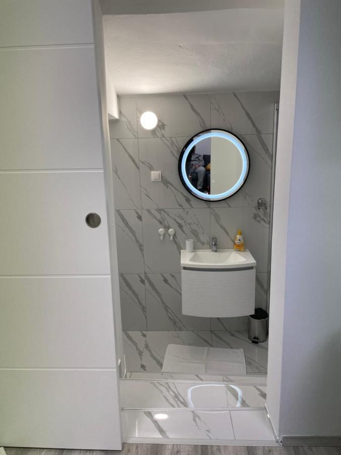 Apartment Studio Beauty In Centar Пула Екстериор снимка